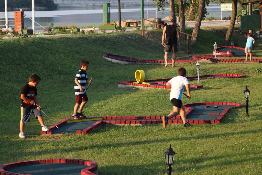 Hotel Danubia Park Veliko Gradište Zewnętrze zdjęcie